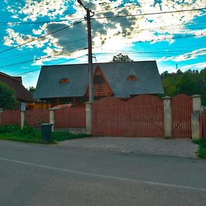 Casa cu traditie Sirbi Exterior photo