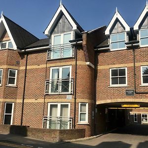 Central 2 Bed, 2 Bathrooms, Ground Floor Apartment With Parking Bishop's Strotford Exterior photo