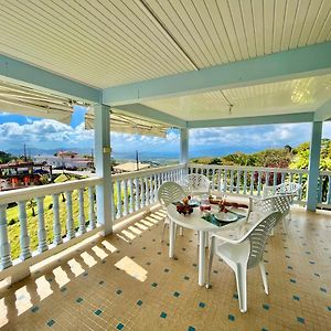 Cheerful 3 Bedroom Home With Stunning Views Guinée-Fleury Exterior photo