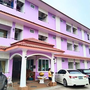 Oyo 75399 Choktipparat Place Hotel Udon Thani Exterior photo