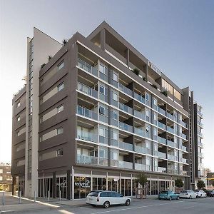 Honeysuckle Executive Apartments Newcastle Exterior photo