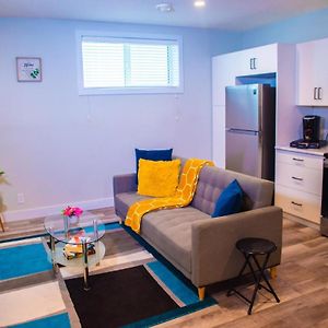 Air & Road Travelers' Perfect Spot! + Full Kitchen Apartment Regina Exterior photo
