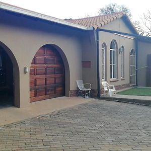 Charmys Corner Guesthouse Centurion Exterior photo