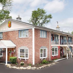 Super 8 By Wyndham Sturbridge Hotel Exterior photo