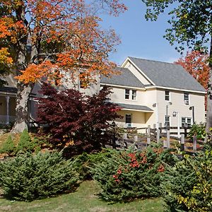 Econo Lodge Sturbridge Route 20 Exterior photo