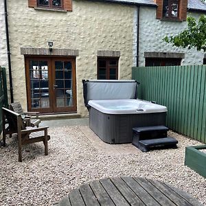 Cottage With Hot Tub In Pembrokeshire Haverfordwest Exterior photo