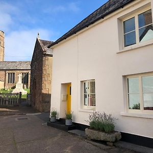 Church View - C. 1750 Cosy Character Cob Cottage. Hatherleigh Exterior photo