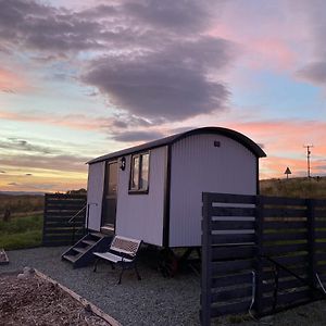 Shepherds Hut Villa Lonmore Exterior photo