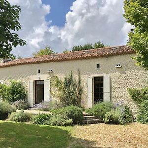 A L'Ombre Du Tilleul Bed & Breakfast Berneuil  Exterior photo