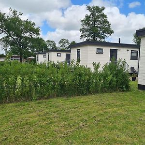 Holiday Chalet Basic Apartment Hensbroek Exterior photo