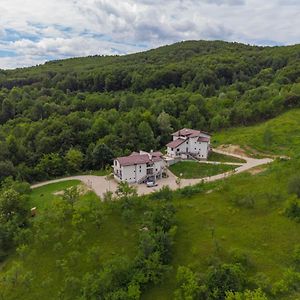 Pensiunea EdMont Pietrosita Hotel Exterior photo