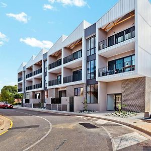 Jewel On Jubilee - New 1 Bed Apt With Parking Apartment Port Adelaide Exterior photo
