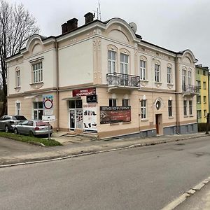 Apartament Z Jacuzzi W Centrum Sanoka Apartment Exterior photo