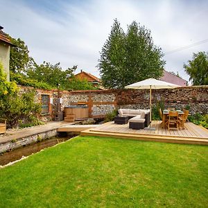 The Old Chequers Villa Fakenham Exterior photo