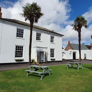 The White House Guest House Williton Exterior photo