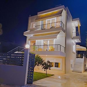 The Bright House A Two-Storey Maisonette In Loutraki Villa Exterior photo