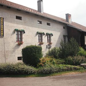 Auberge De La Motte Hotel Les Combes  Exterior photo