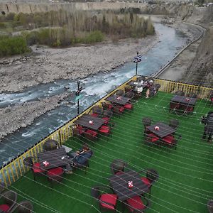 Indus Lodges Gilgit Exterior photo