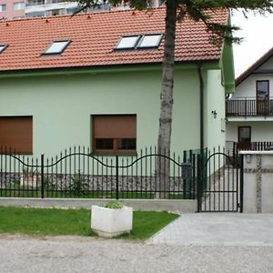 Vila Ria Bed & Breakfast Bratislava Exterior photo