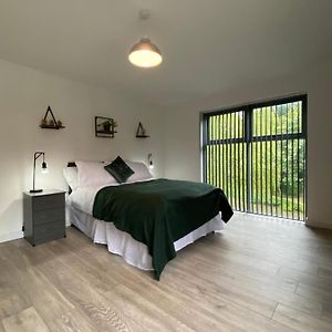 Elegant 4 Bedroom, 5 Bathroom House In Northampton By Hp Accommodation Watford  Exterior photo