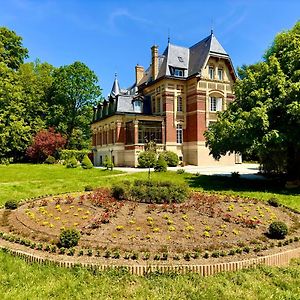 Château de Moliens Bed & Breakfast Exterior photo