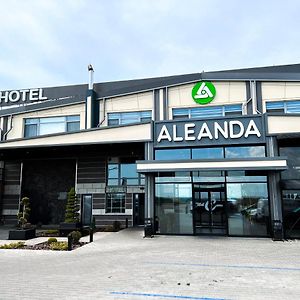 Aleanda Hotel Cernăuți Exterior photo