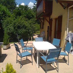 Chambre Rouge Dans Maison Avec Parking Bed & Breakfast Cluses Exterior photo