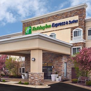 Holiday Inn Express & Suites Chicago-Libertyville, An Ihg Hotel Exterior photo