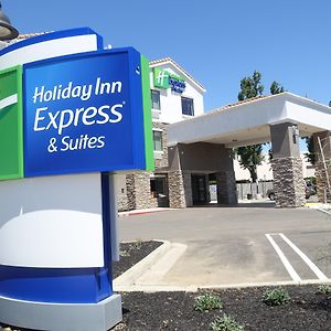 Holiday Inn Express & Suites Brentwood Exterior photo