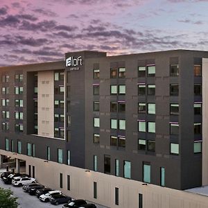 Aloft Kansas City Country Club Plaza Hotel Exterior photo