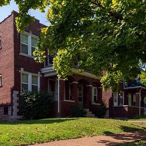 Cozy 1-Bedroom Apartment With Free Parking Saint Louis Exterior photo