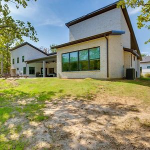 Luxe Waterfront Home In Malakoff With Pool And Hot Tub Exterior photo