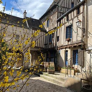 La Maison Des Corporations Bed & Breakfast Noyers-sur-Serein Exterior photo