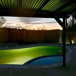 Hike Joshua Tree @ The Hot Tub & Pool Oasis Villa Twentynine Palms Exterior photo