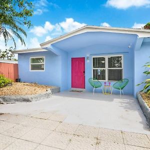 Pretty In Pink - Pool - Vanity Area - Coffee Nook Villa Fort Lauderdale Exterior photo