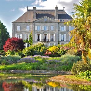 Chateau De La Foltiere Bed & Breakfast Le Châtellier Exterior photo