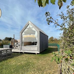 Lushna 9 Petite At Lee Wick Farm Cottages & Glamping Clacton-on-Sea Exterior photo