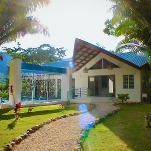 Aracari Lodge & Jungalows Middlesex Exterior photo