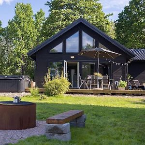 Newly Built Cottages With Jacuzzy And Sauna Älmhult Exterior photo