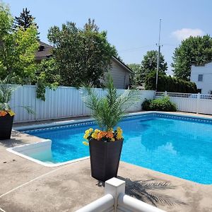 Private Pool And Backyard * Bbq * 6 Beds * 5 Min. From Mtl Apartment Longueuil Exterior photo