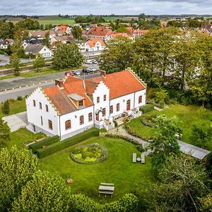 Vita Huset Pa Oesterlen Hotel Gärsnäs Exterior photo