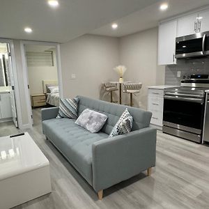 Brand New 2 Bedrooms Modern Guest Suite With Separate Entrance YYC Exterior photo