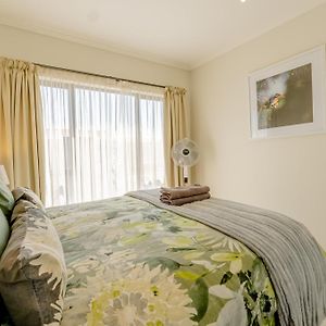 Cosy Butterfly Comforts 2 Bed Top Floor Unit Sandton Exterior photo