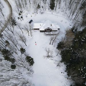 Cody'S Clubhouse Villa Waterbury Exterior photo