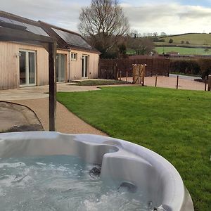 The Cow Byre - Cotswold Retreat With Hot Tub Apartment Dursley Exterior photo