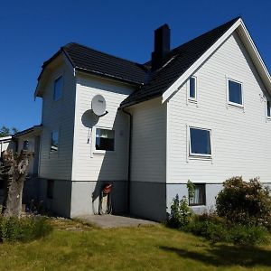 Haus Auf Der Insel Skuloya Villa Ålesund Exterior photo