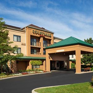 Courtyard Toledo Maumee/Arrowhead Hotel Exterior photo