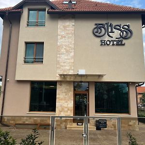 Хотел Bliss Hotel Kazichene Exterior photo