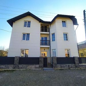 Harmony Bed & Breakfast Lazeșciîna Exterior photo