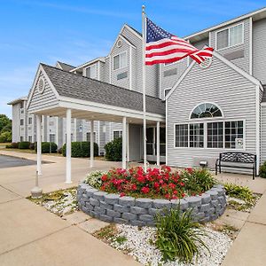 Microtel Inn And Suites Manistee Exterior photo